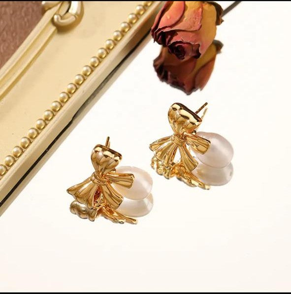 Arete Perla con moño
